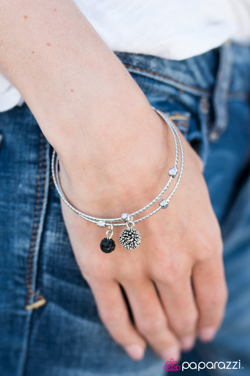 Pulsera Paparazzi ~ Oh My Omega - Negra