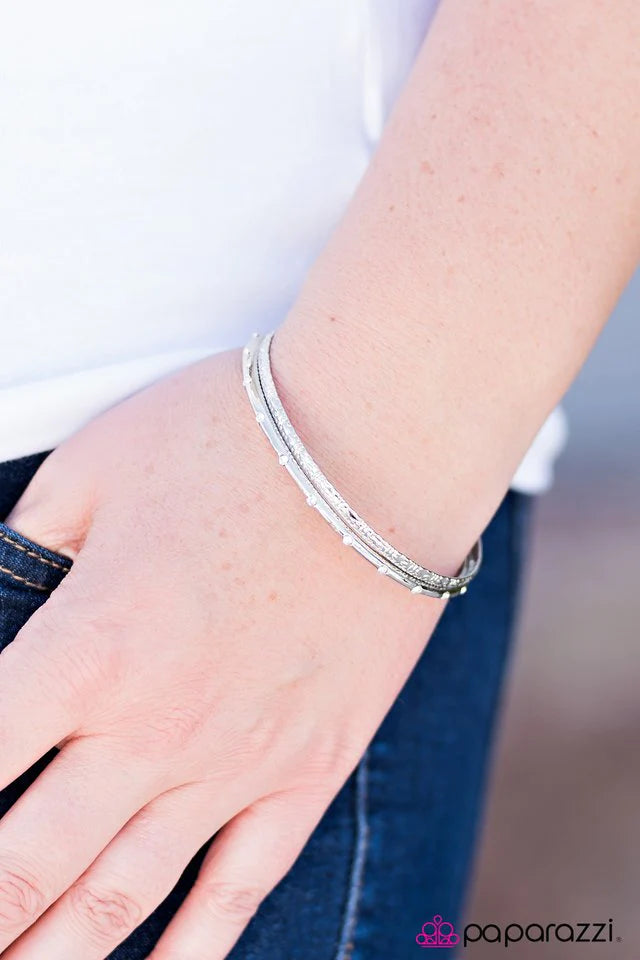 Pulsera Paparazzi ~ Glitz Royale - Blanco