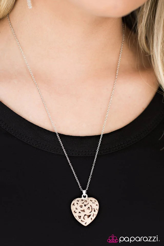 Collar Paparazzi ~ Obra de CORAZÓN - Marrón