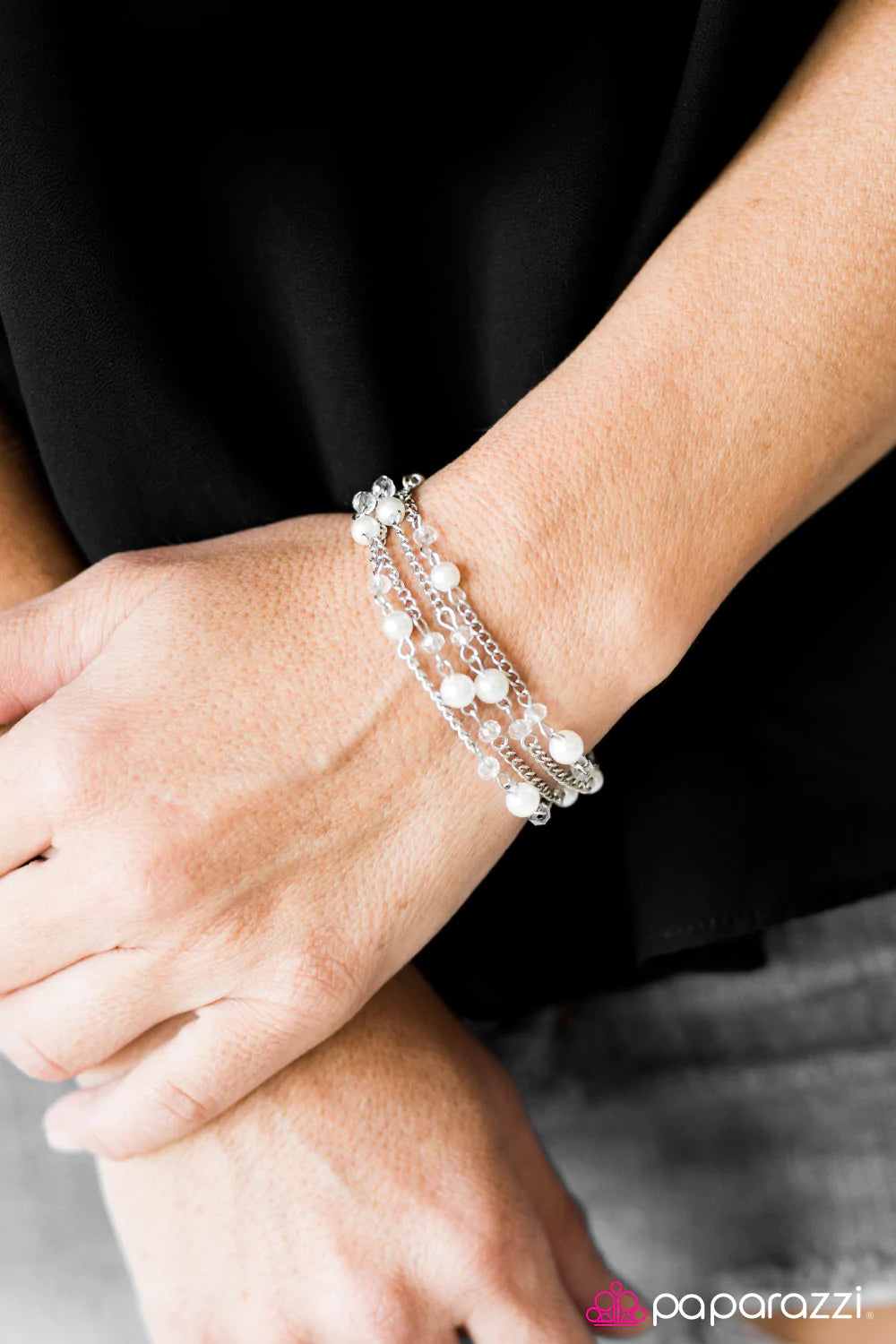 Pulsera Paparazzi ~ Sensación de verano - Blanco