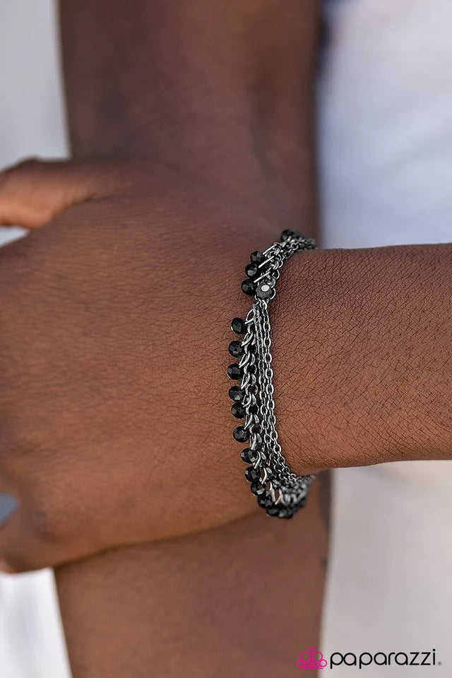 Pulsera Paparazzi ~ Moda de fuegos artificiales - Negro
