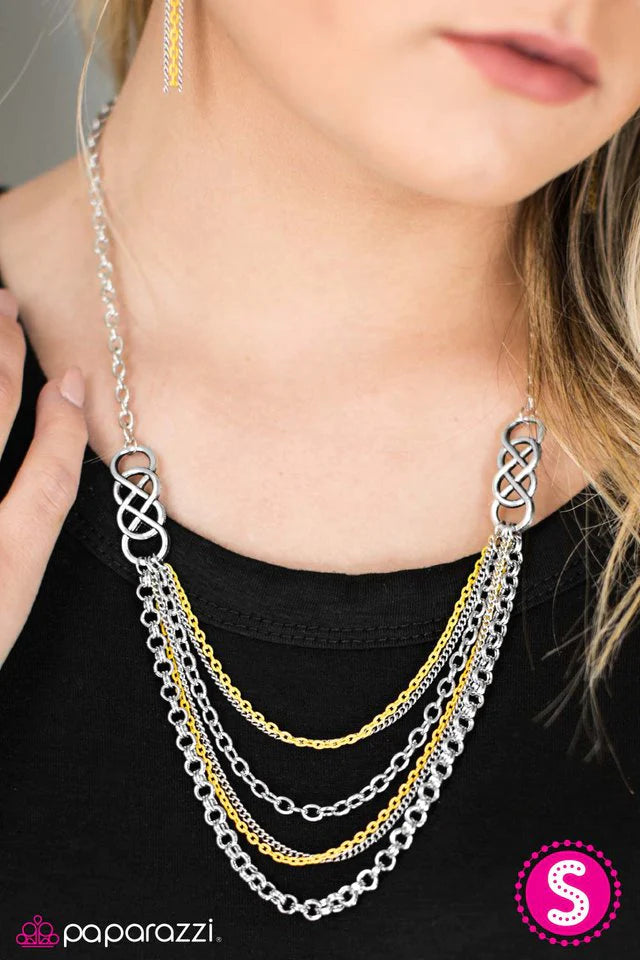 Collar Paparazzi ~ Color infinito - Amarillo