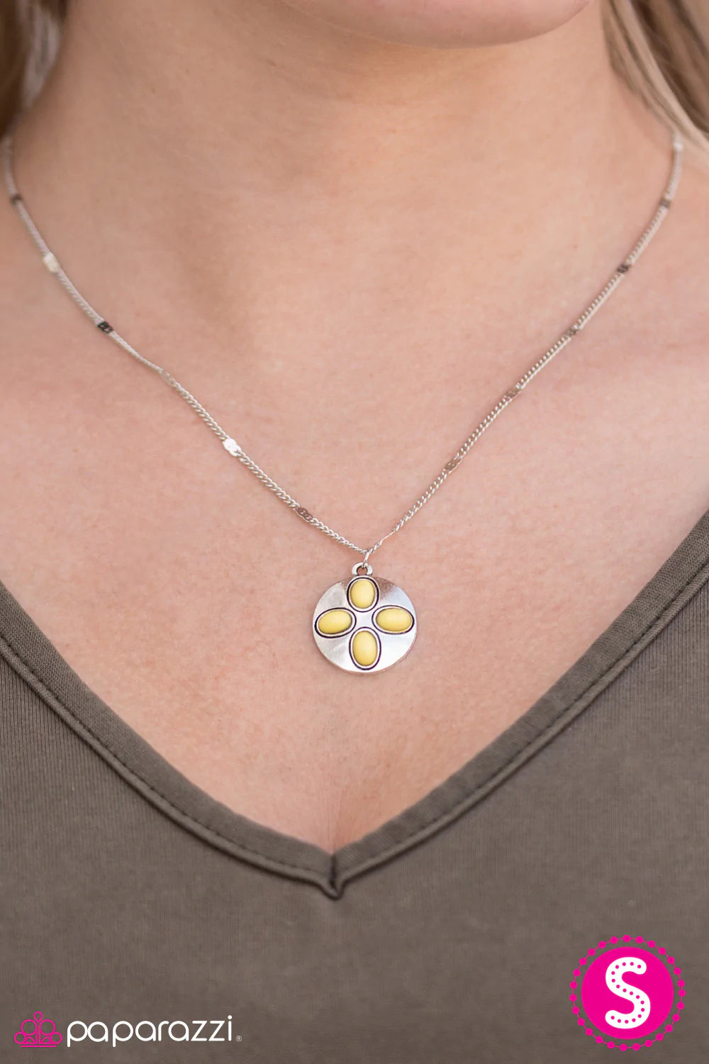 Collar Paparazzi ~ Summer Social - Amarillo