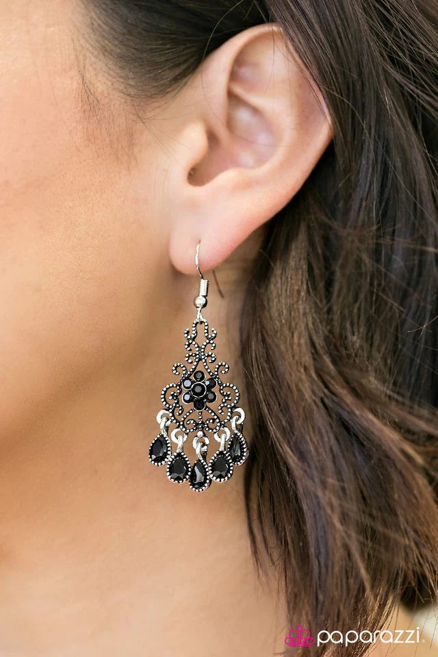 Paparazzi Earring ~ Princess Of Perfection - Black