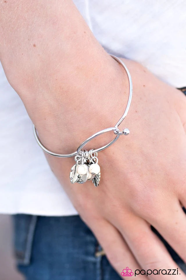 Pulsera Paparazzi ~ ¿Qué demonios? - Blanco