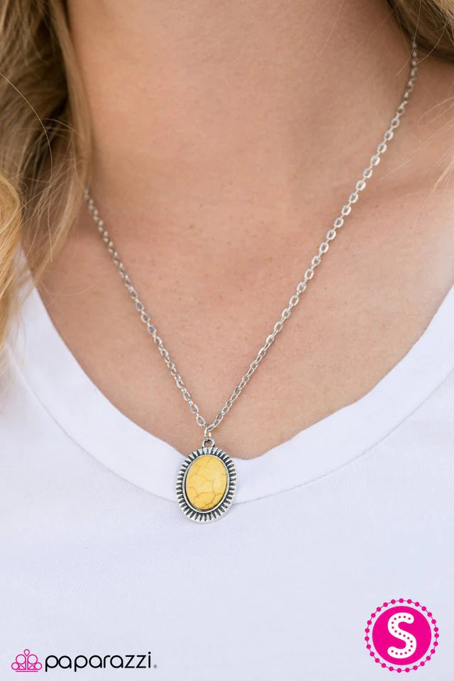 Collar Paparazzi ~ Fundido en ARENISCA - Amarillo