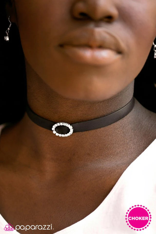 Paparazzi Necklace ~ The QUEEN-tessential - Black