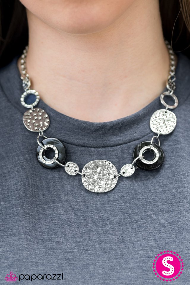 Paparazzi Necklace ~ Endless Shores - Black