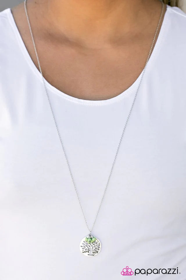 Collar Paparazzi ~ La vida es bella - Verde