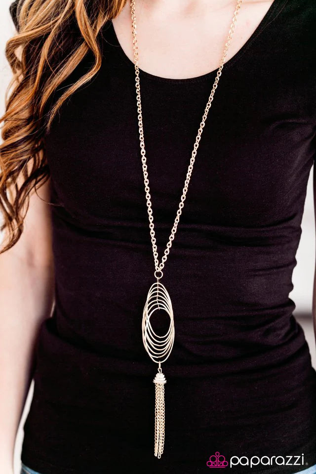 Collar Paparazzi ~ Twirl and Tassel - Dorado