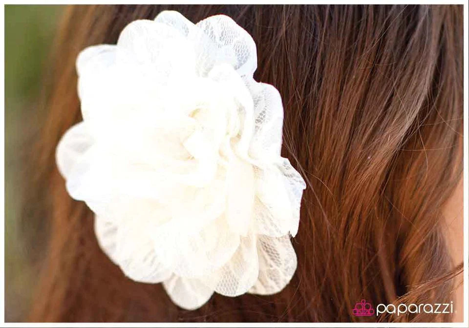 Paparazzi Hair Accessories ~ Laced with Grace - White
