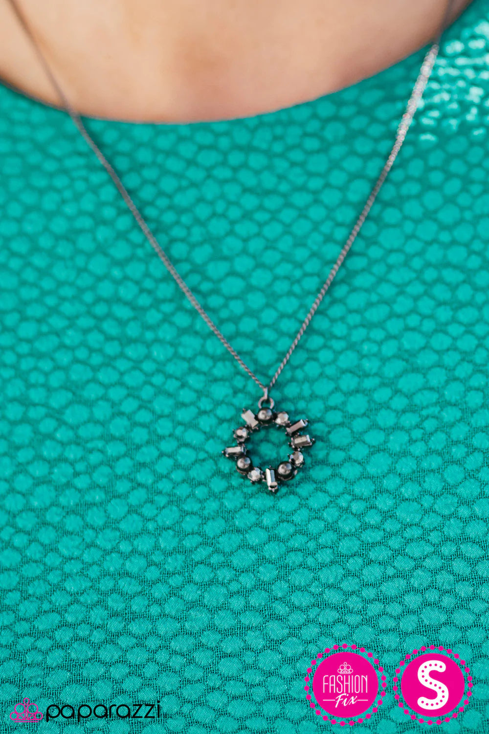 Paparazzi Necklace ~ Treasure Hunter - Black