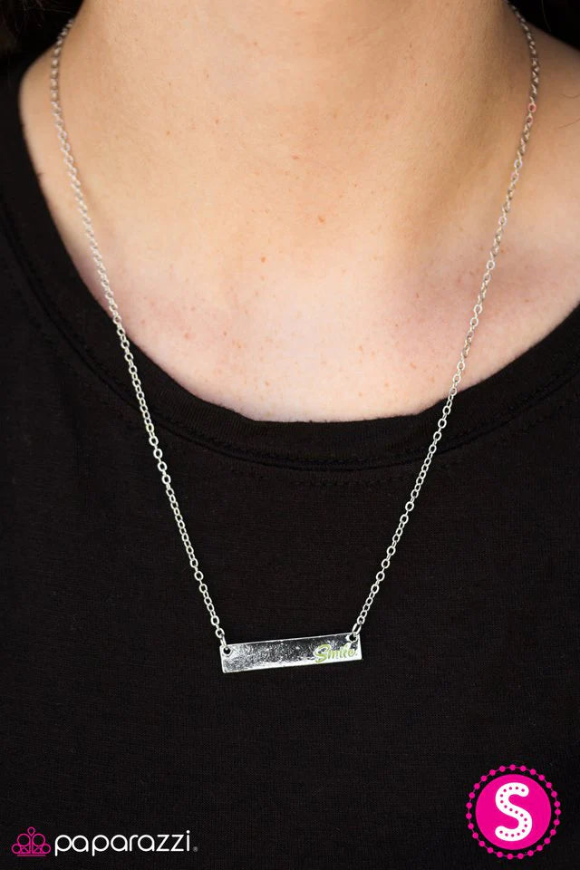 Collar Paparazzi ~ Keep Smiling - Verde