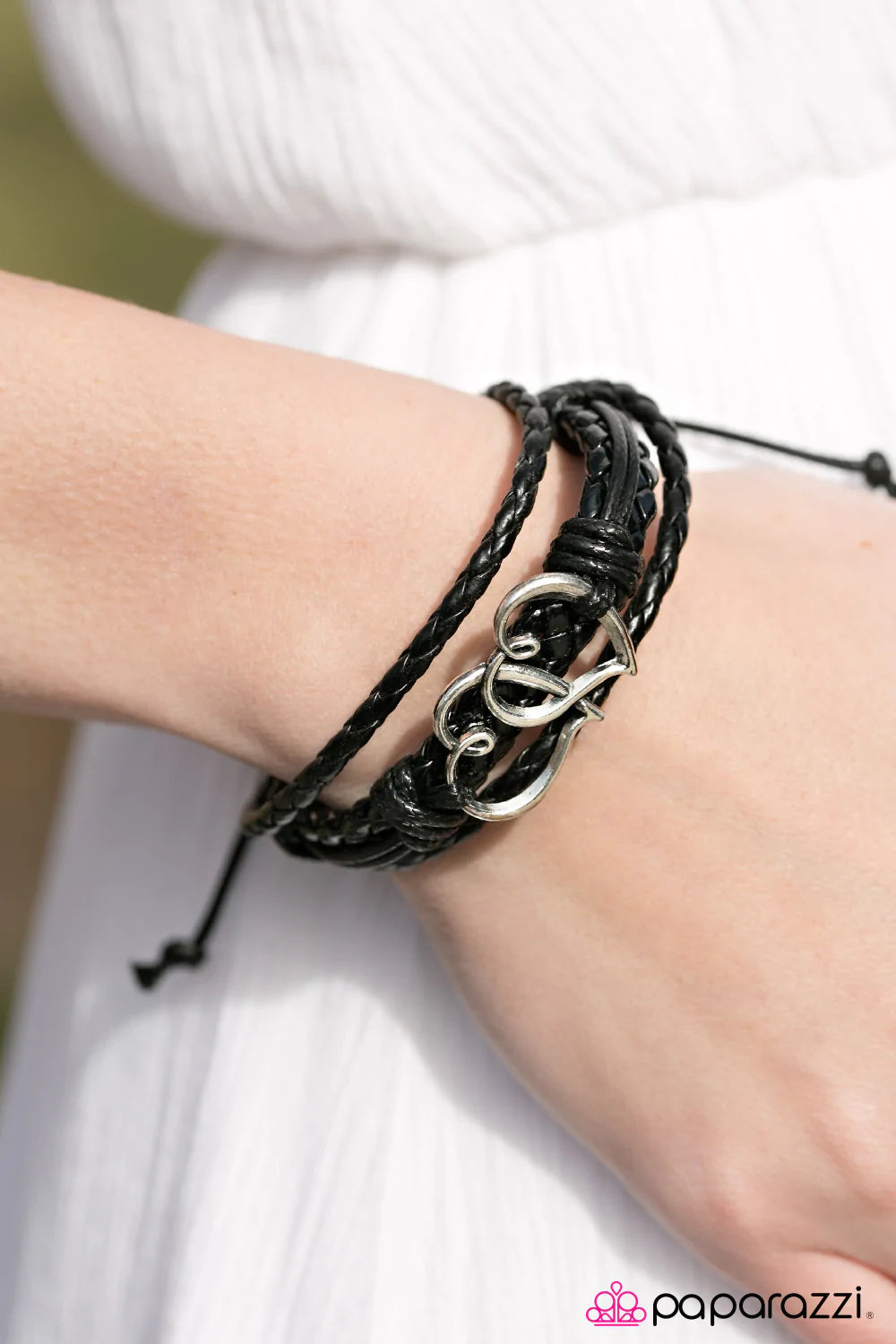 Pulsera Paparazzi ~ Tu corazón conoce el camino - Negro