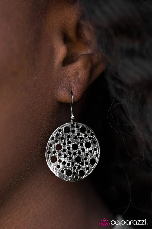 Paparazzi Earring ~ The HOLE Wide World - Black