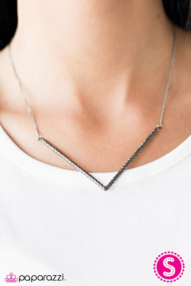 Collar Paparazzi ~ Point It Out - Negro