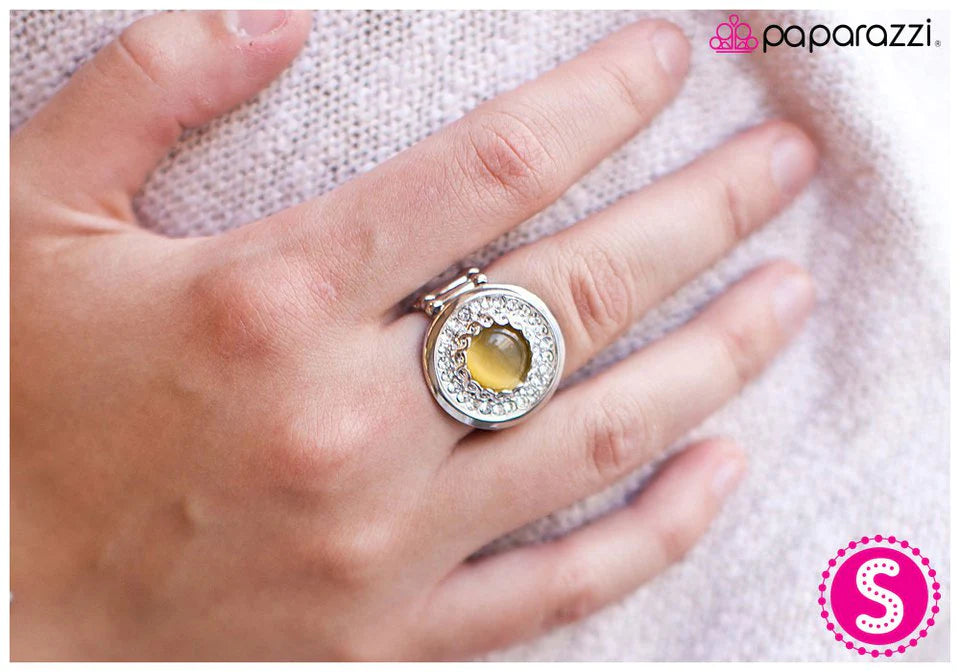 Anillo Paparazzi ~ EYE Spy - Amarillo