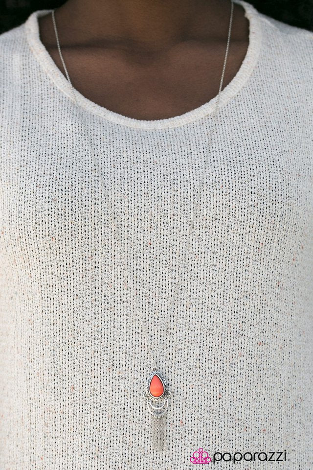 Collar Paparazzi ~ Fiesta de verano - Naranja