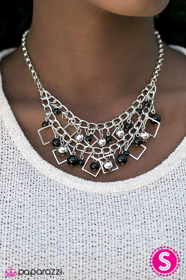 Collar Paparazzi ~ Finalmente FRAME-ous - Negro