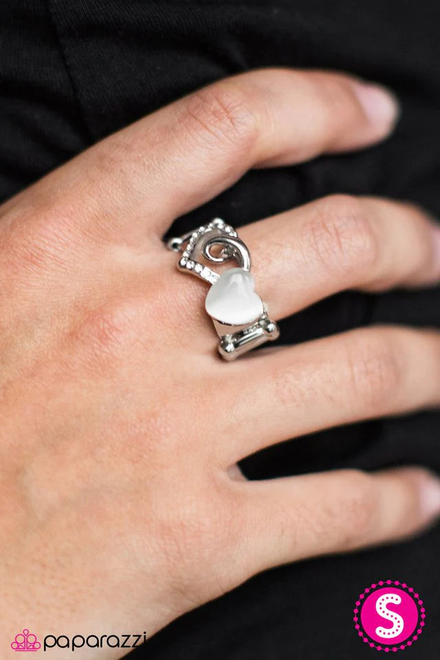 Anillo Paparazzi ~ Ilumina mi corazón - Blanco
