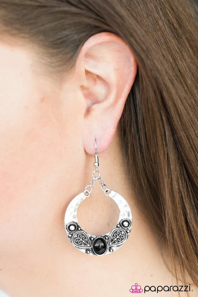Paparazzi Earring ~ Swing Away - Black