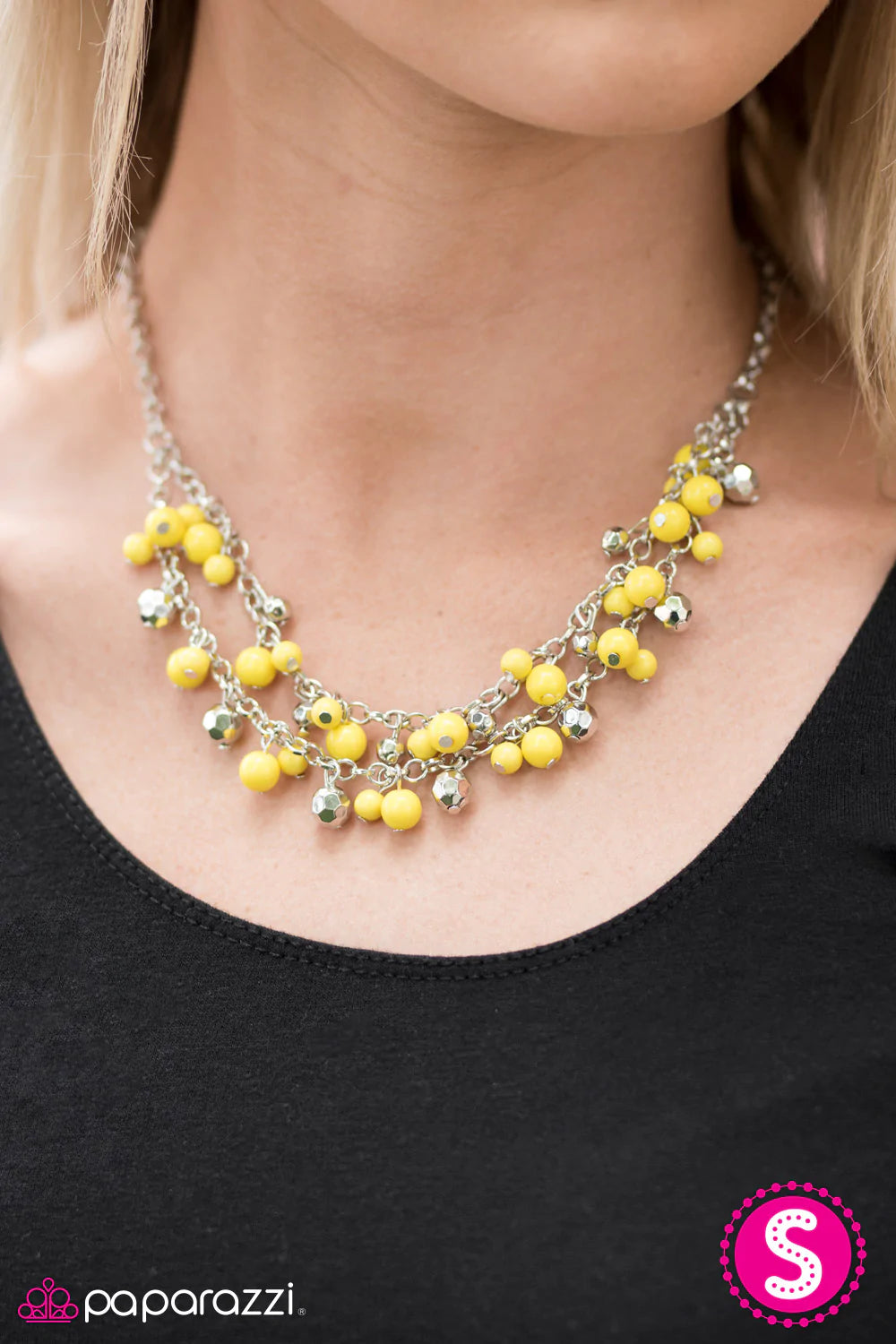 Collar Paparazzi ~ Clase atemporal - Amarillo