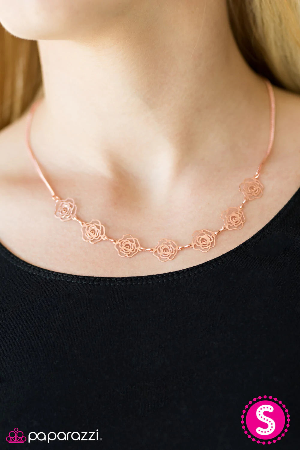 Collar Paparazzi ~ Una rosa rara - Cobre