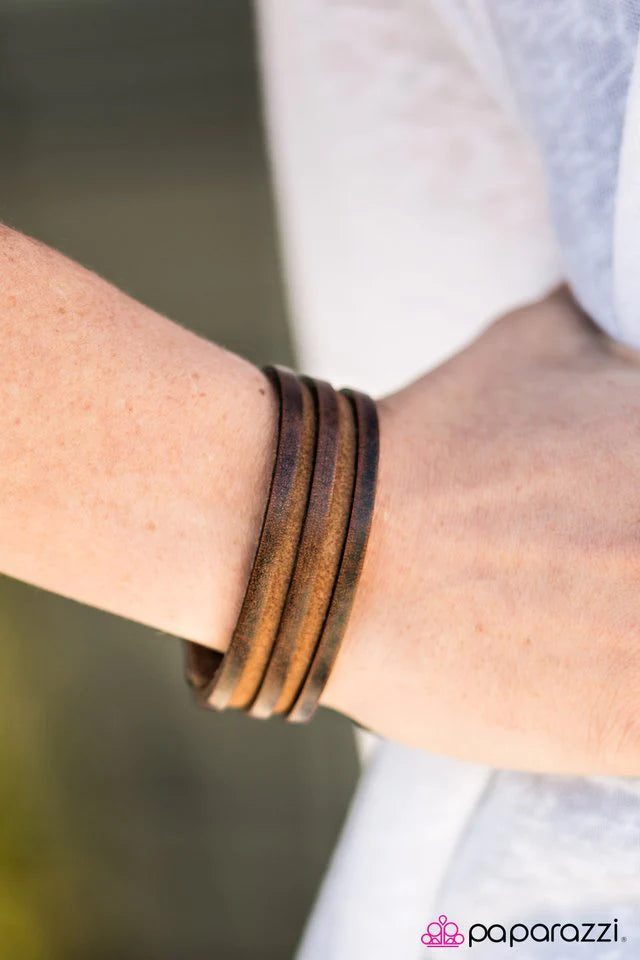 Pulsera Paparazzi ~ ¡Funciona WANDERS! - Marrón
