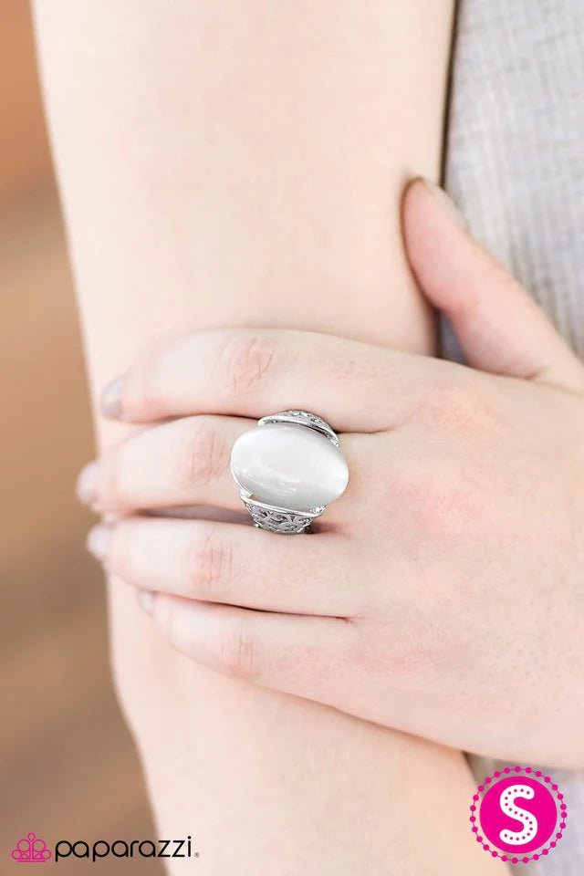 Paparazzi Ring ~ Midnight Moonwalk - White