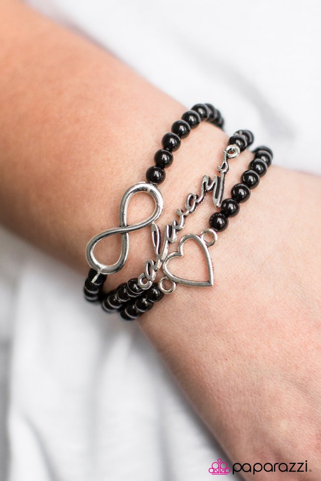 Pulsera Paparazzi ~ Siempre a la moda - Negro