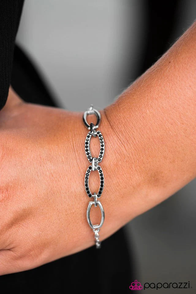 Pulsera Paparazzi ~ Las cosas más finas de la vida - Negro