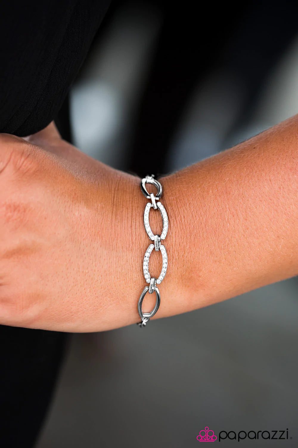 Pulsera Paparazzi ~ Las cosas más finas de la vida - Blanco