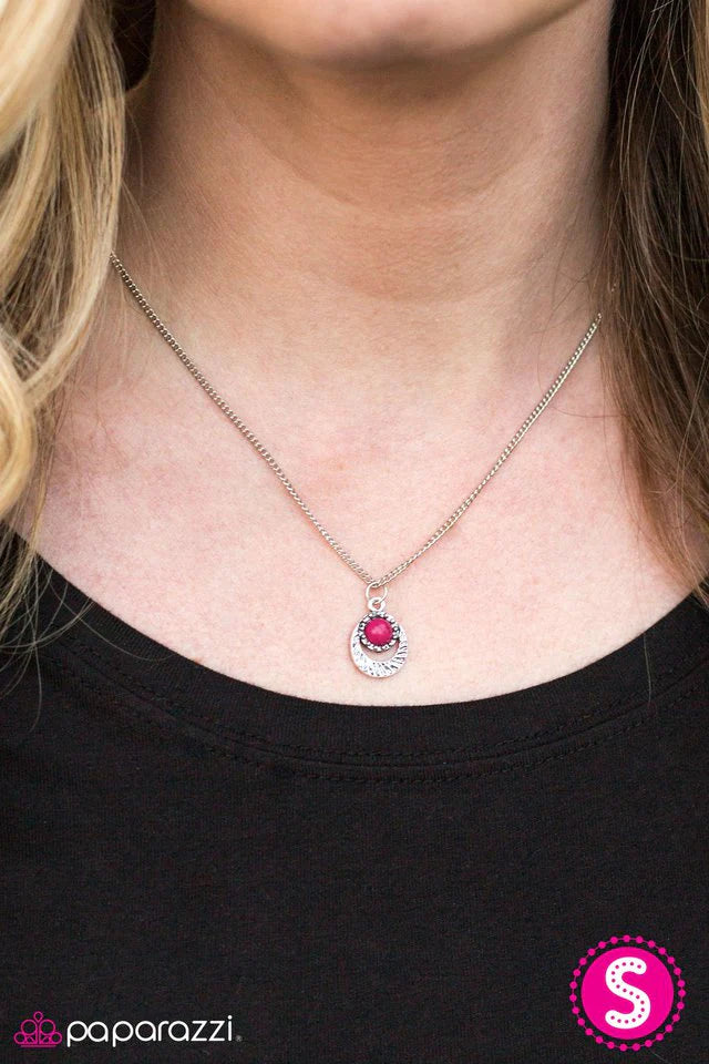 Collar Paparazzi ~ Natural Nomad - Rosa