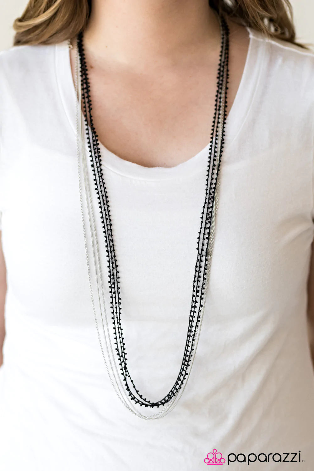 Collar Paparazzi ~ La última moda - Negro