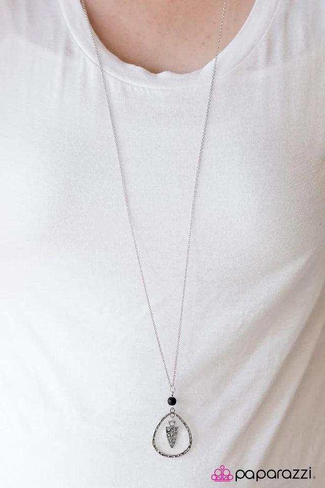 Collar Paparazzi ~ Un SPEAR-it gratis - Negro