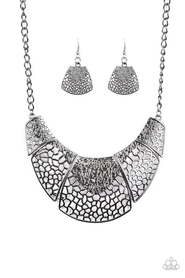 Paparazzi Necklace ~ Command and Conquer - Black