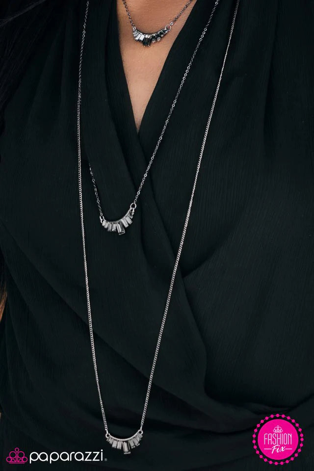 Paparazzi Necklace ~ On DIVA Ground - Black