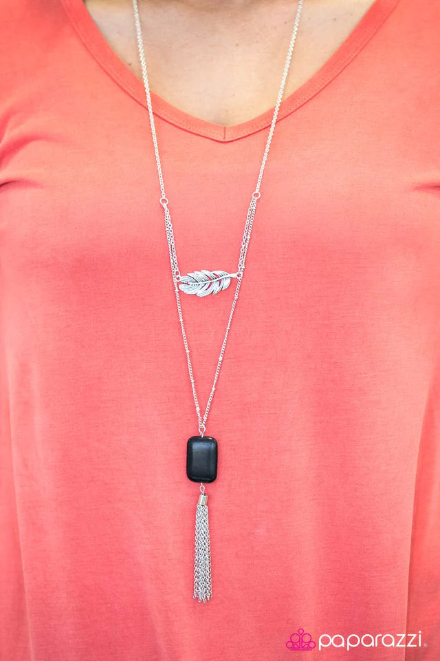 Collar Paparazzi ~ Mojave Mesas - Negro