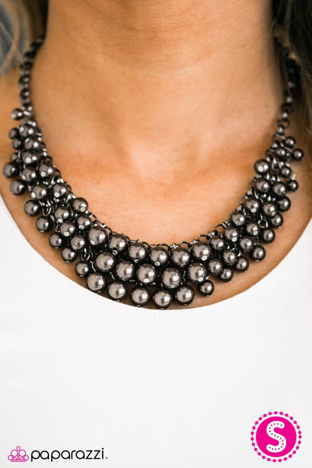 Collar Paparazzi ~ Seamos sirenas - Negro