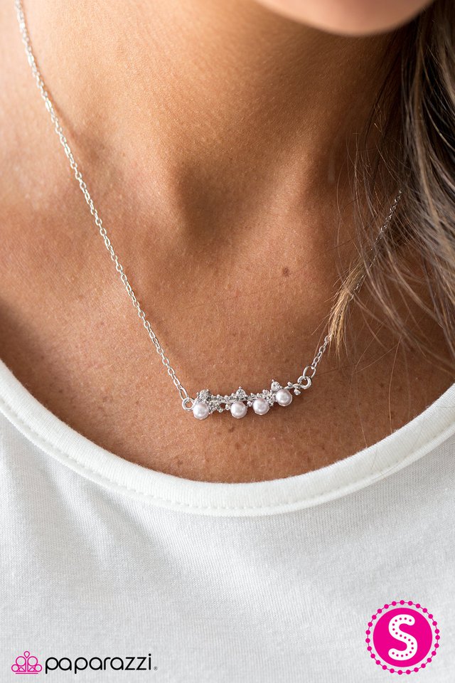 Collar Paparazzi ~ El RICO de siete años - Plata