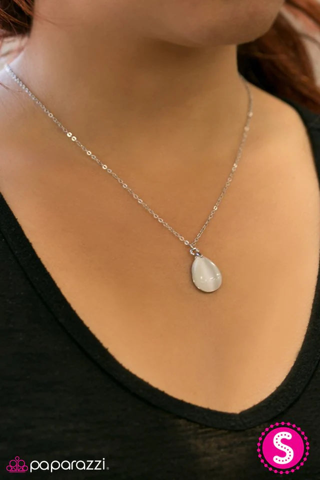 Paparazzi Necklace ~ All I Wanna DEW - White