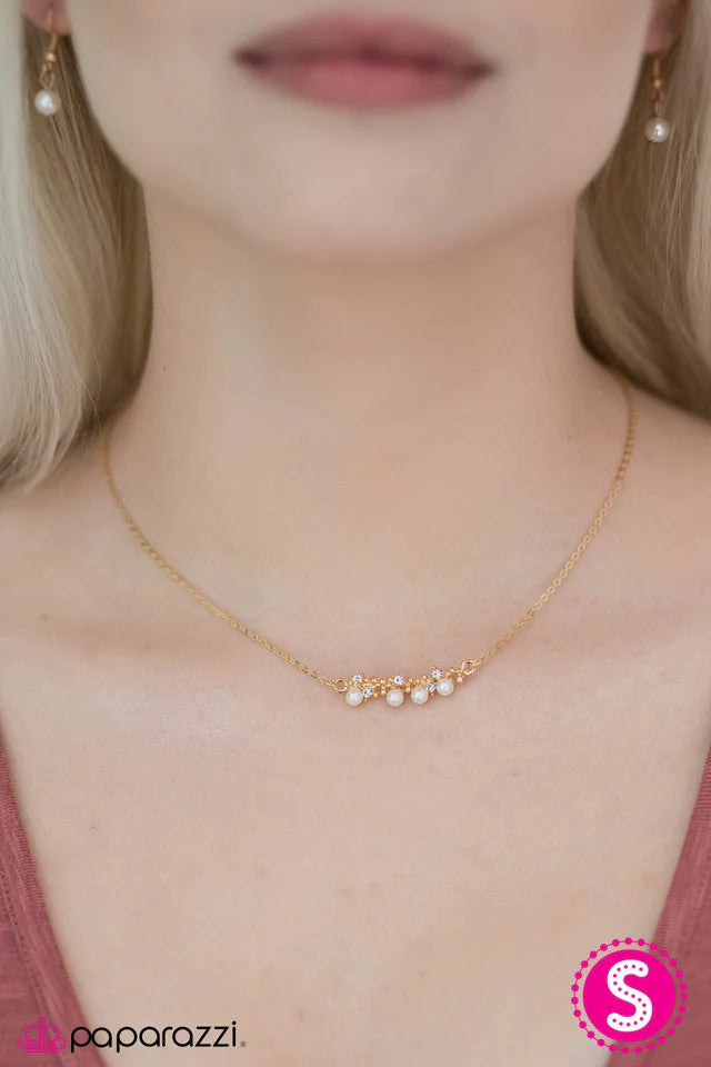 Collar Paparazzi ~ El rico de siete años - Oro