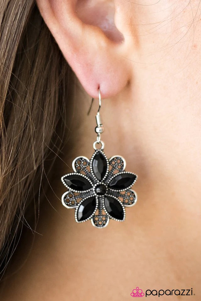 Paparazzi Earring ~ Tahitian Garden - Black