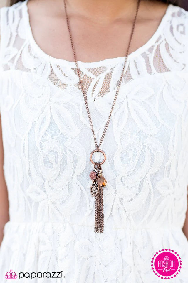 Collar Paparazzi ~ Maravillosamente extravagante - Cobre