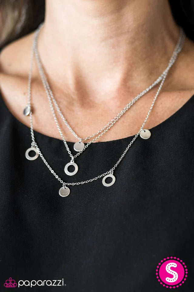 Collar Paparazzi ~ Shimmer Over Heels - Plata