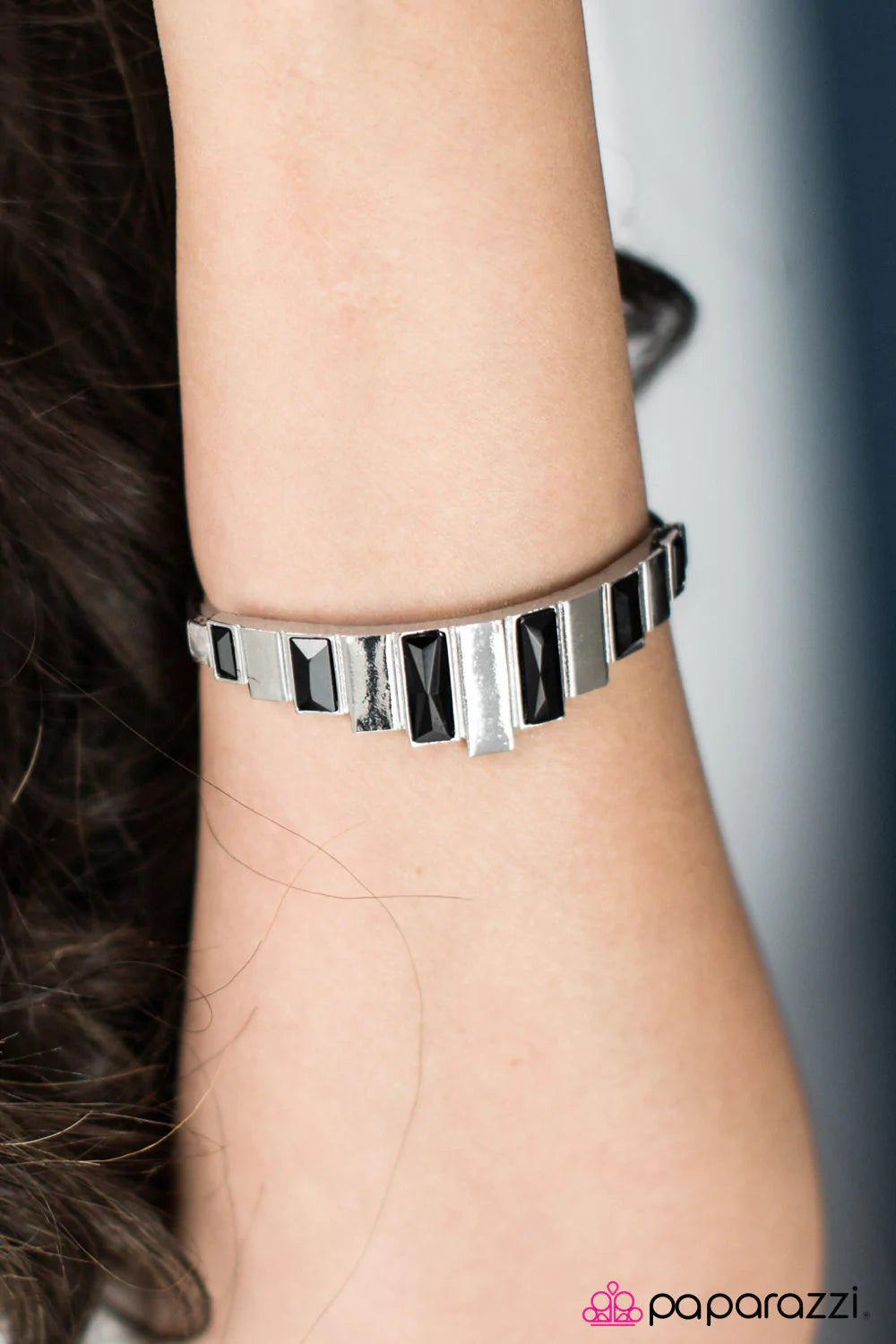 Pulsera Paparazzi ~ Modern Metro - Negro