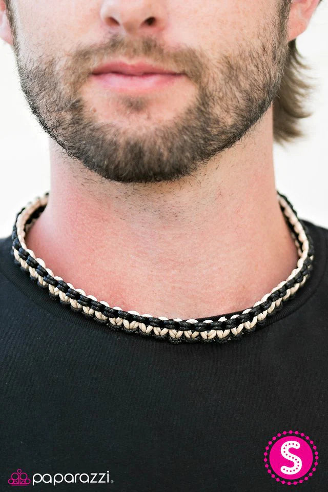 Collar Paparazzi ~ Ve y díselo a la montaña - Negro