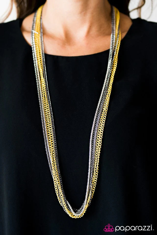 Collar de paparazzi ~ Calamidad colorida - Amarillo