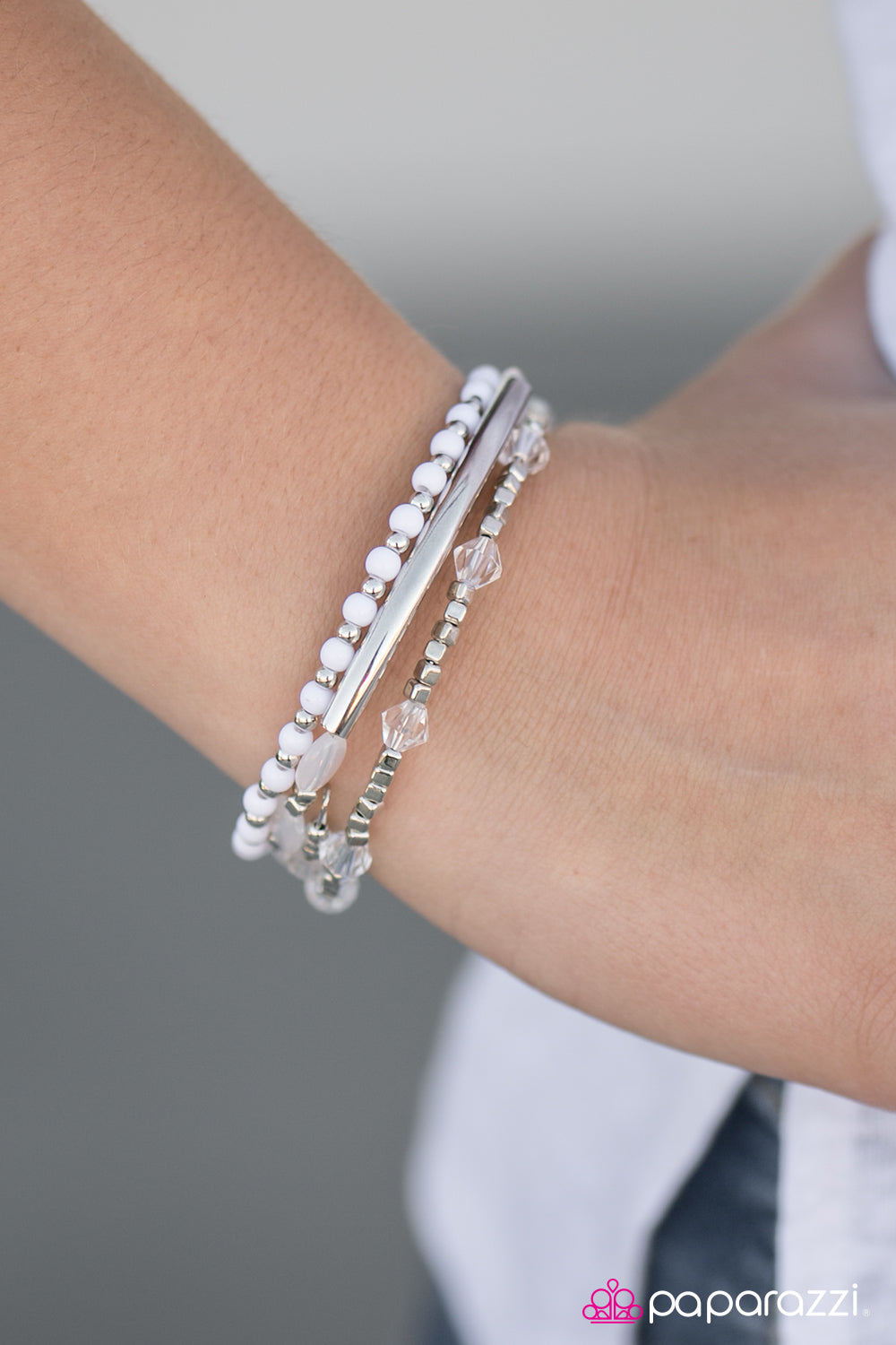 Paparazzi Bracelet ~ Tiki Twist - White