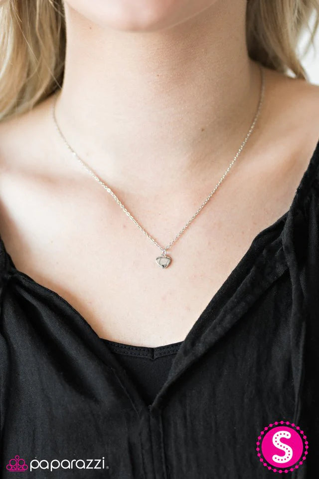 Collar Paparazzi ~ Corazón de León - Plata